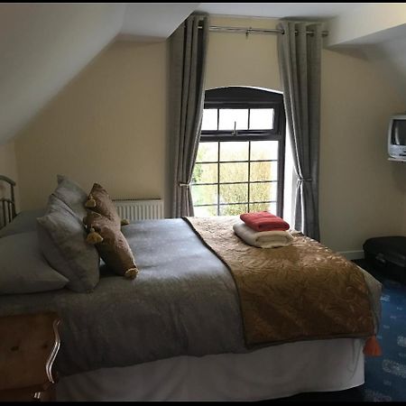 The Dog & Doublet Inn Kingsbury Экстерьер фото