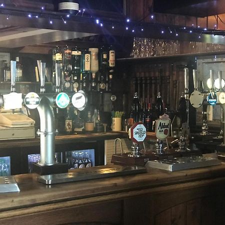 The Dog & Doublet Inn Kingsbury Экстерьер фото