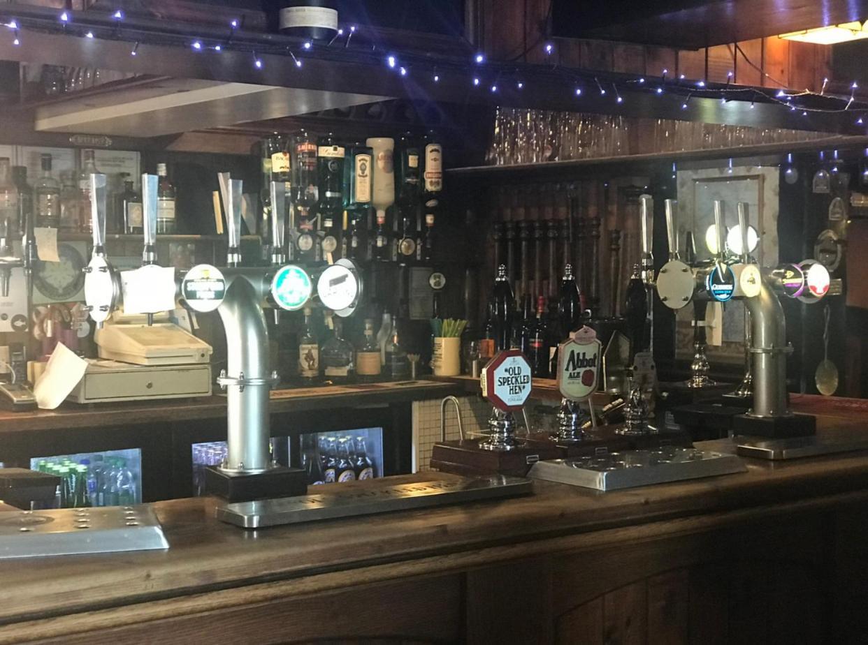 The Dog & Doublet Inn Kingsbury Экстерьер фото