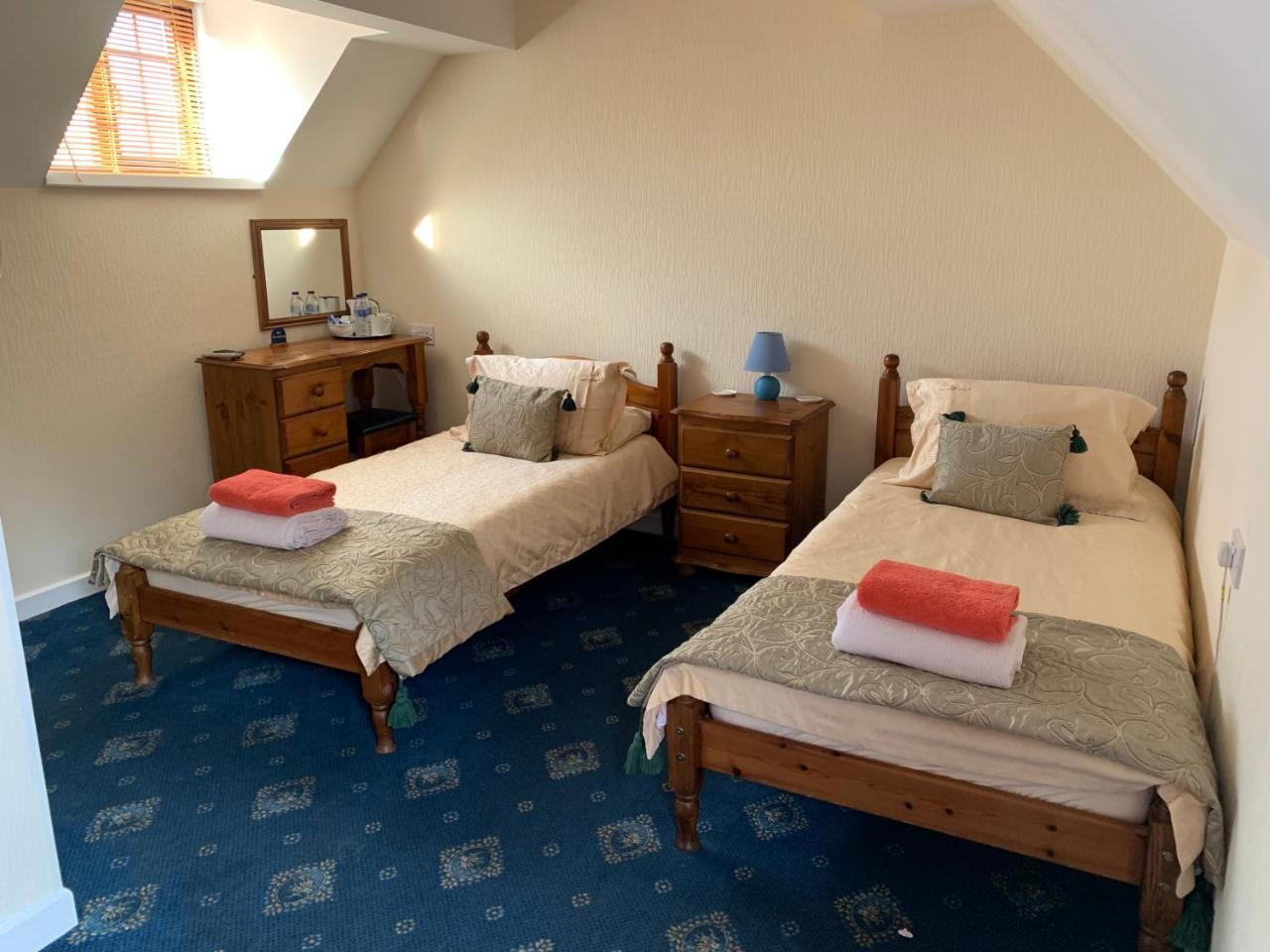 The Dog & Doublet Inn Kingsbury Экстерьер фото